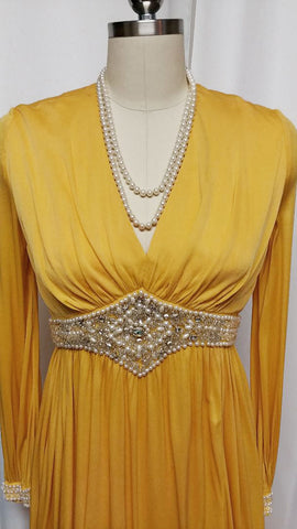 *GLAMOROUS VINTAGE GRAND SWEEP EVENING GOWN ENCRUSTED WITH RHINESTONES, PEARLS, SILVER BEADS AND CRYSTALS WITH METAL ZIPPER IN PHARAOH'S GOLD