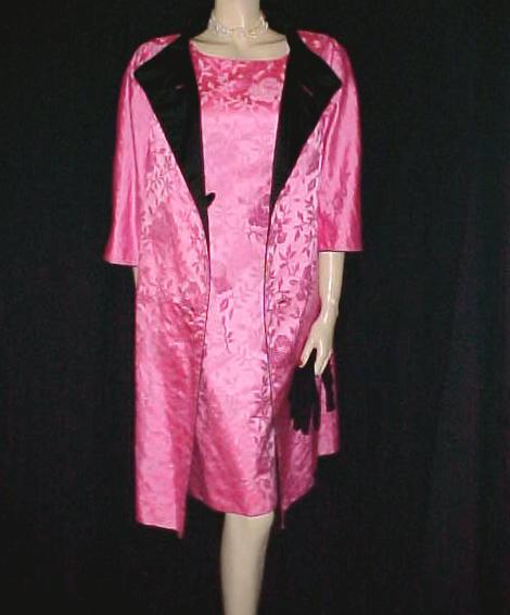 GORGEOUS VINTAGE 1960s- EARLY 1970s HOT PINK ROSE SATIN BROCADE